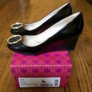 NWT Tory Burch Twiggie Black Patent Leather Wedges 65MM - Size 7